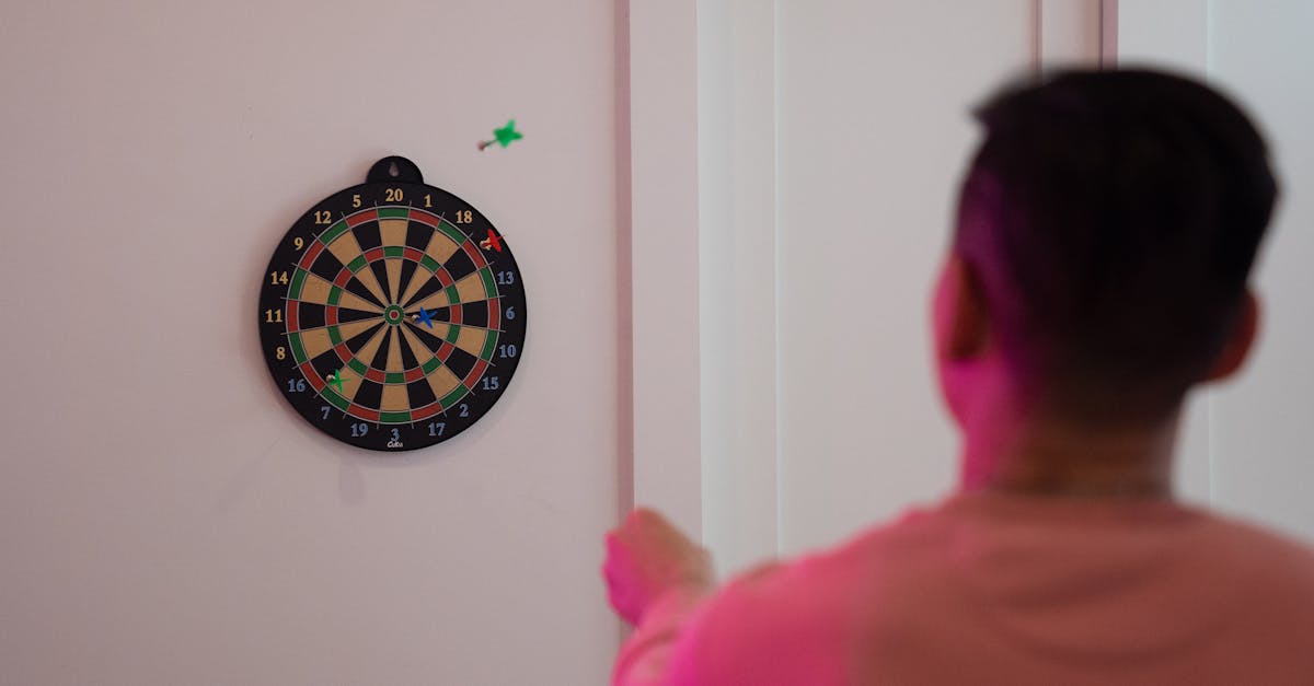 découvrez l'univers passionnant des fléchettes ! apprenez les règles du jeu, explorez les meilleures techniques de lancer et plongez dans l'histoire captivante des compétitions de fléchettes. que vous soyez un joueur amateur ou un professionnel, trouvez toutes les ressources nécessaires pour améliorer votre jeu et profiter de ce sport convivial et stratégique.