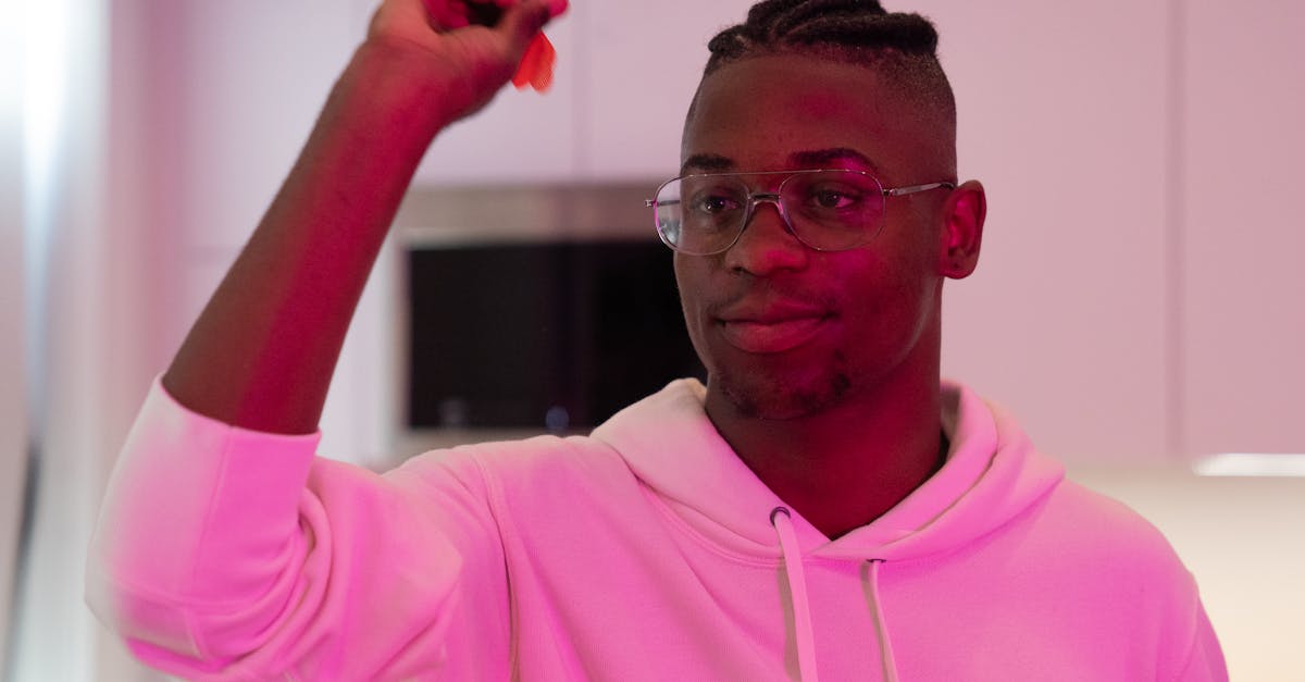 découvrez l'univers passionnant des fléchettes ! apprenez les règles du jeu, les techniques pour améliorer votre précision et plongez dans l'histoire de ce sport captivant. que vous soyez débutant ou joueur confirmé, trouvez des astuces et conseils pour briller sur le tableau !