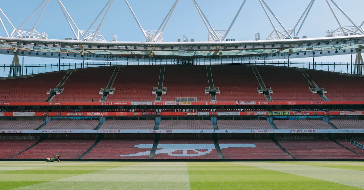 découvrez tout sur la premier league, le championnat anglais de football le plus passionnant, avec ses clubs emblématiques, ses joueurs vedettes et des matchs mémorables. restez informé des dernières actualités, analyses et résultats pour ne rien manquer de cette compétition palpitante.