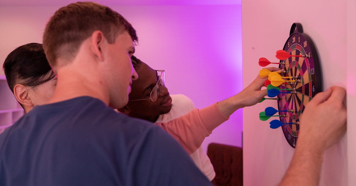 découvrez l'univers fascinant des fléchettes : astuces, techniques, compétitions et tout ce qu'il faut savoir pour devenir un expert du lancer. plongez dans cette passion et améliorez vos compétences à chaque jet !