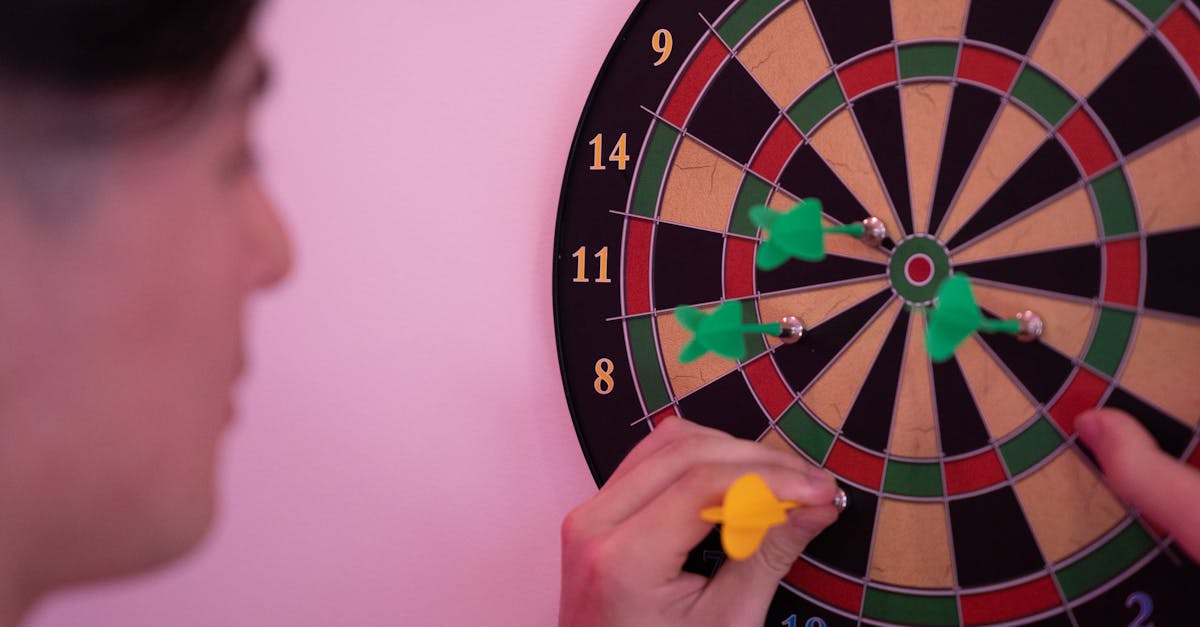 découvrez l'univers passionnant des fléchettes avec notre guide complet sur les techniques, les équipements et les compétitions. que vous soyez débutant ou joueur expérimenté, trouvez des conseils pour améliorer votre jeu et plongez dans le monde des fléchettes.