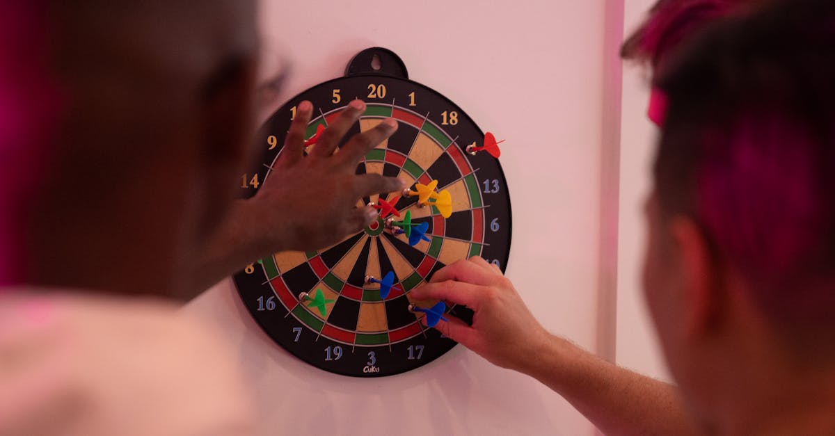 découvrez tout sur les darts : règles, techniques, matériel et conseils pour améliorer votre jeu de fléchettes.