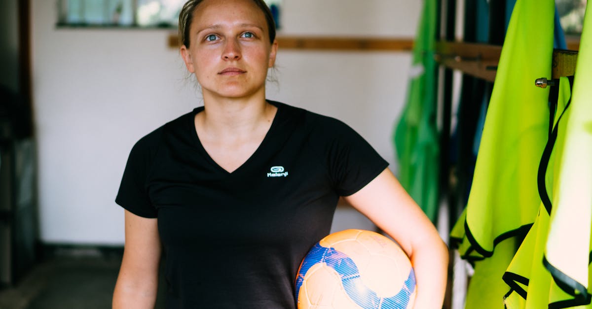 découvrez le parcours et les exploits d'une joueuse de fléchettes passionnée, maîtrisant précision et stratégie dans ce sport de compétition.