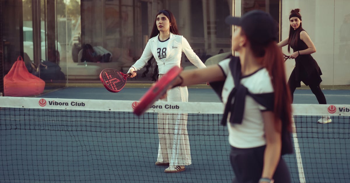 découvrez notre complexe de padel moderne équipé de terrains de qualité, idéal pour les débutants comme les joueurs expérimentés. réservez votre session dès aujourd'hui et vivez une expérience sportive unique !