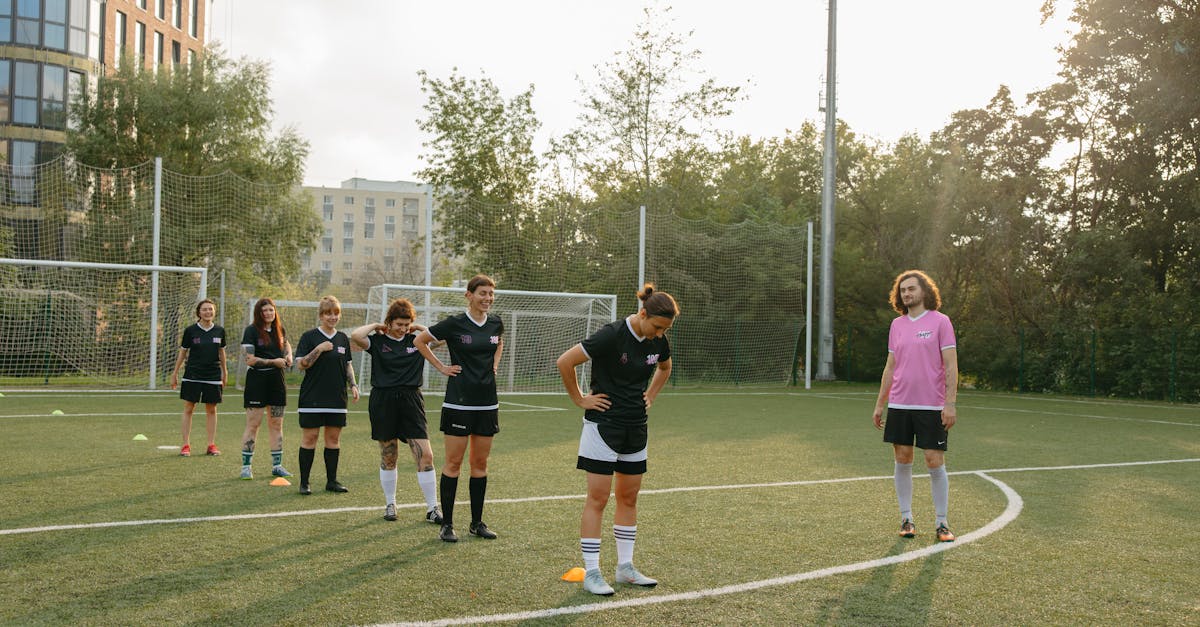 découvrez les enjeux et débats autour de l'exclusion des femmes transgenres dans le sport, une question complexe mêlant droits, équité et inclusion.