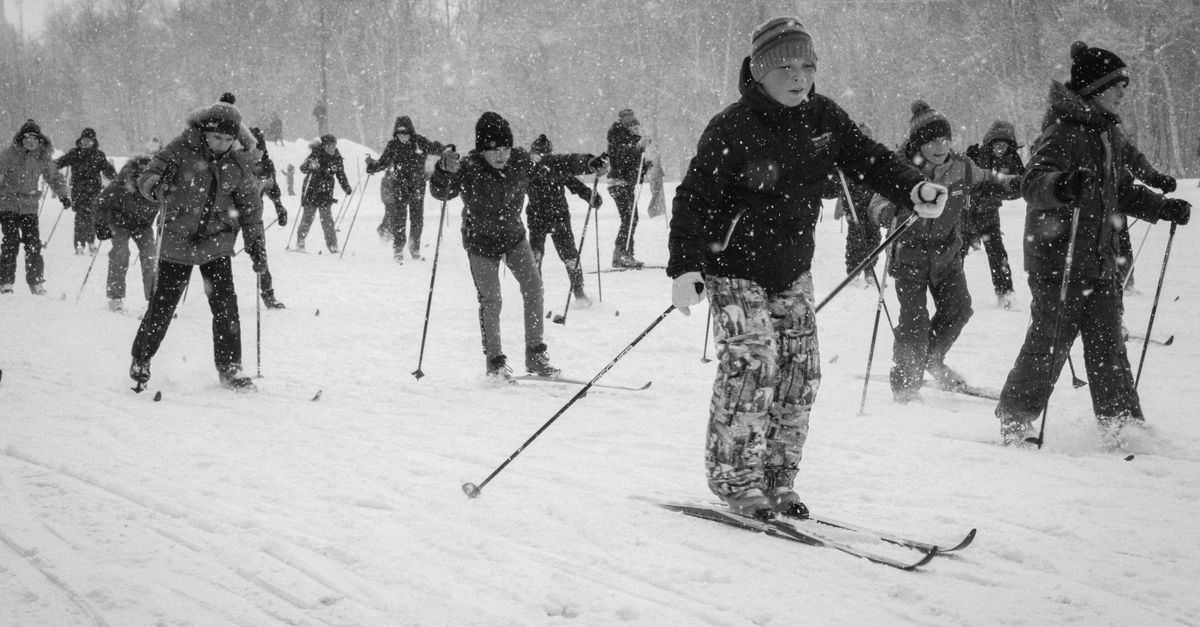 découvrez tout sur le biathlon, un sport d'hiver mêlant ski de fond et tir à la carabine, alliant endurance et précision.