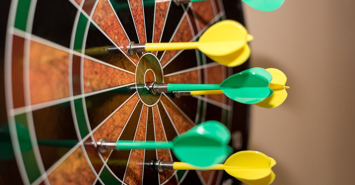découvrez l'univers des fléchettes : règles, astuces, équipements et conseils pour améliorer votre précision et votre jeu.