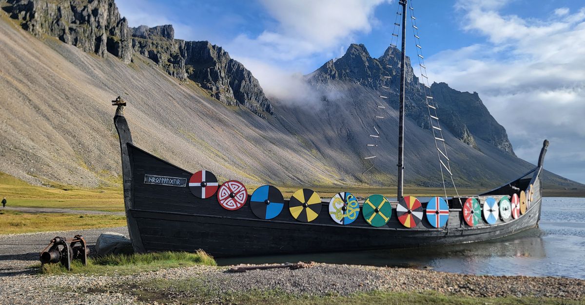 découvrez l'histoire fascinante des drakkars, les célèbres navires vikings, symboles de courage et d'exploration maritime.