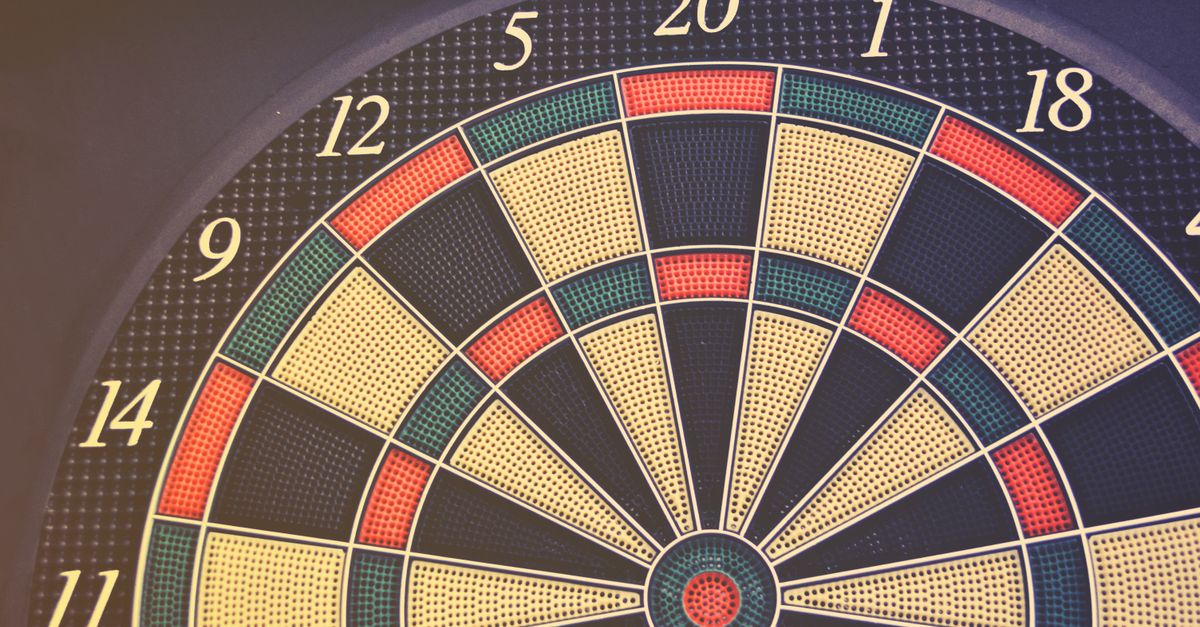 découvrez l'univers passionnant des jeux de fléchettes : règles, conseils, équipements et techniques pour améliorer votre précision et votre plaisir de jeu.