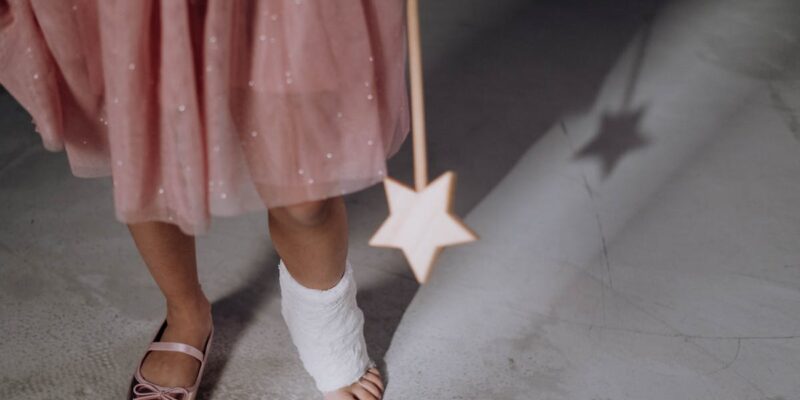 Cameron Menzies, furieux après son élimination au Championnat du monde de fléchettes, se blesse en s&rsquo;ouvrant la main