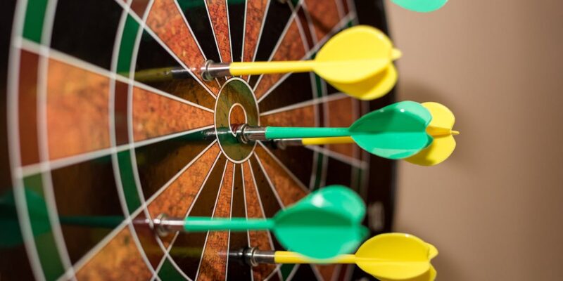 mini-tournois avec 8 compétiteurs, premier à atteindre 6 manches : les règles fascinantes de la Premier League de fléchettes