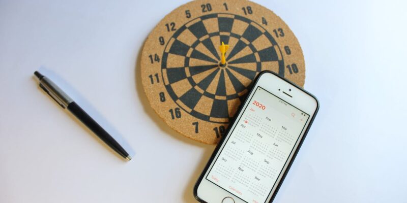 Plongée au cœur de l&rsquo;organisation du tournoi de fléchettes à Caen, un événement rassemblant plus de 10 000 passionnés