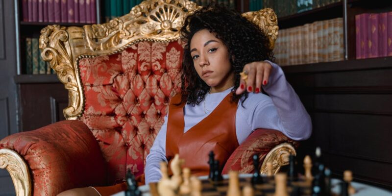 Sandrine Blaszczynski : l’étoile féminine qui brille dans l’arène masculine des fléchettes à Caen