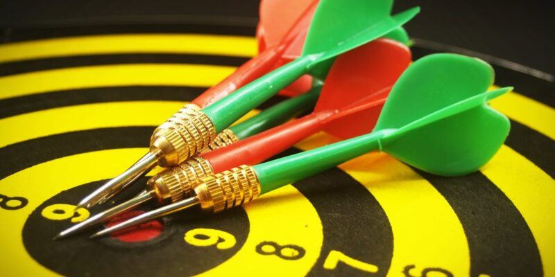 Comment Menzies a fini la main ensanglantée lors des Championnats du Monde de fléchettes